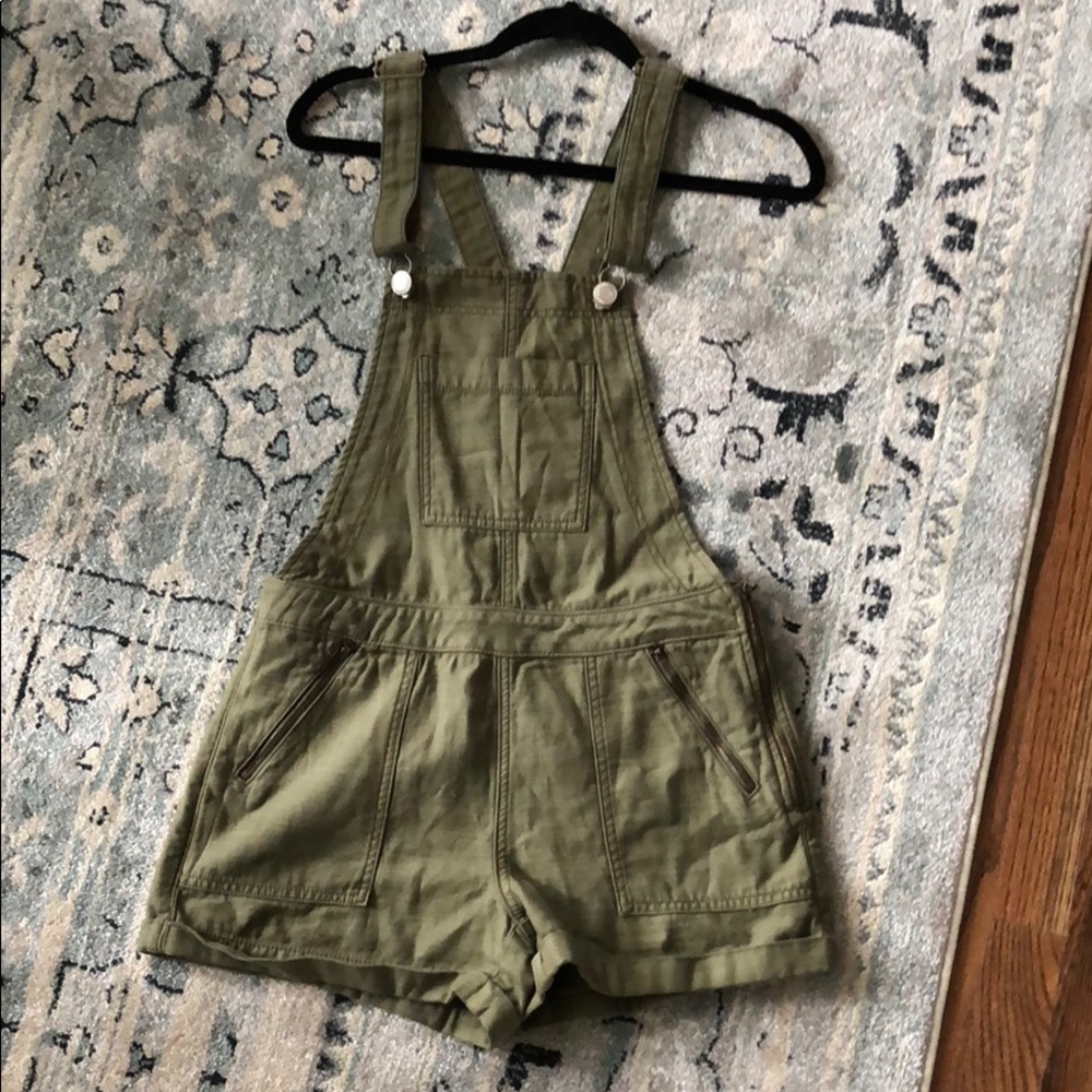 American Eagle overall shorts